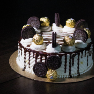 Chocolate Flavour Cake with Biscuits